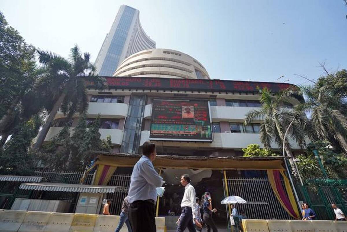 US Bond Woes Drag Sensex Down 440 Pts