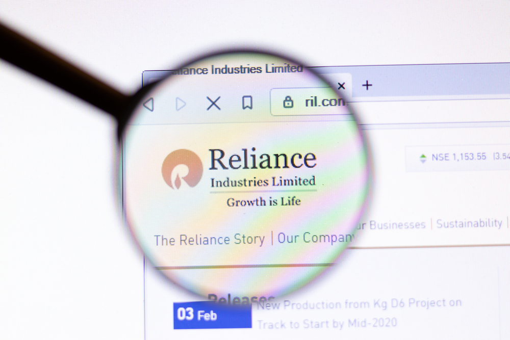 RIL Hits Fresh Peak Amid Sensex, Nifty Flat Trade