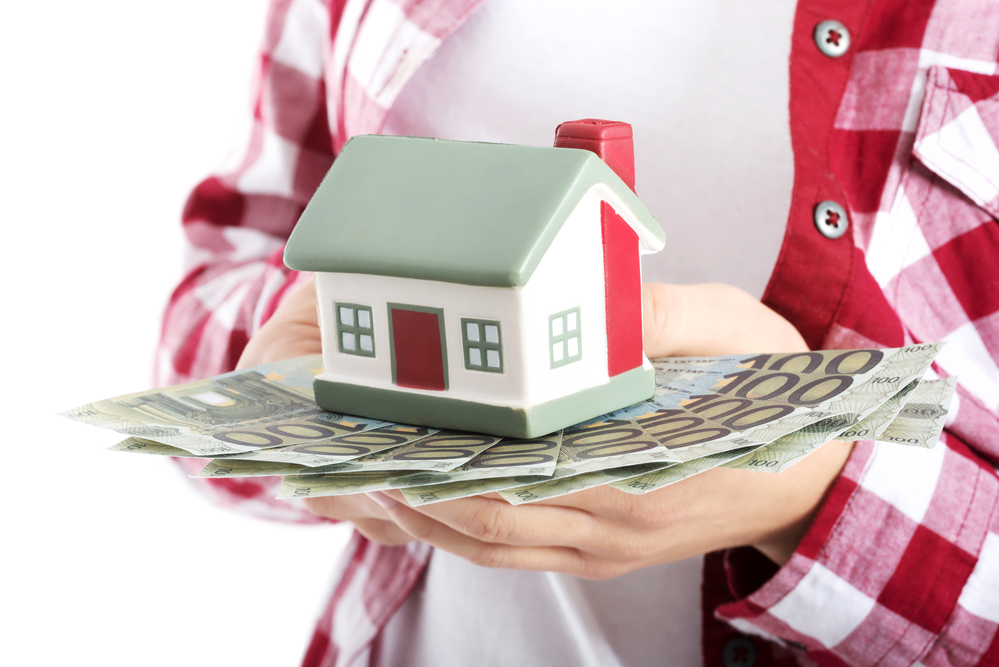Don’t Look At Interest Rates Alone While Taking Home Loans